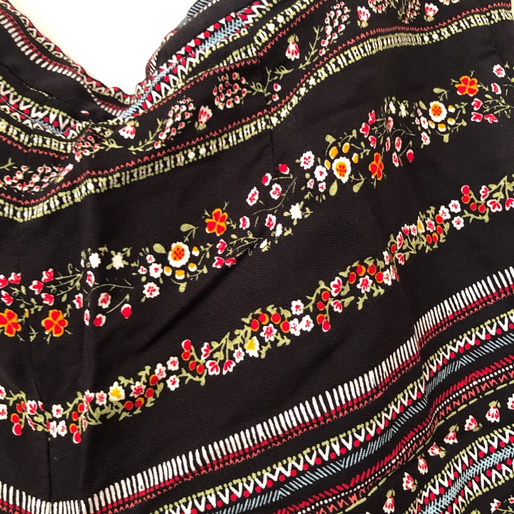 Loft Floral Ruffled Short size 6 - Picture 7 of 7